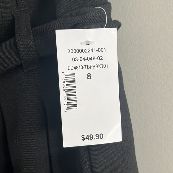 Ricki’s belted skirt - Picture 2 of 3